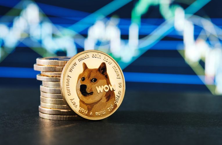 Dogecoin Tumbles Yet Again; Expert Trader Highlights DOGE’s Mysterious Chart Setup